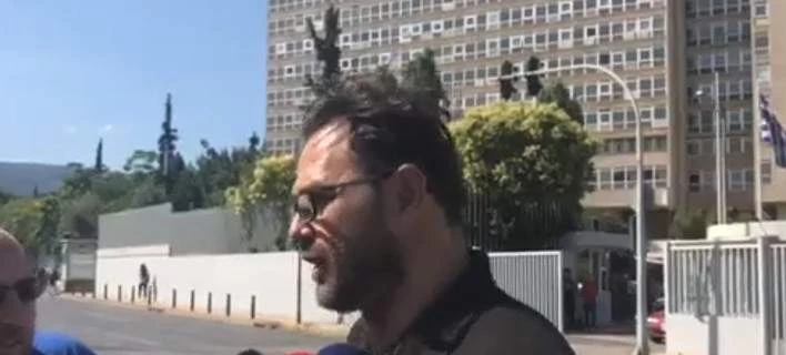 Πρόεδρος Αστυνομικών Υπαλλήλων για την επίθεση Ρουβίκωνα: Οι αστυνομικοί θα μπορούσαν να χρησιμοποιήσουν και τα όπλα τους (βίντεο)